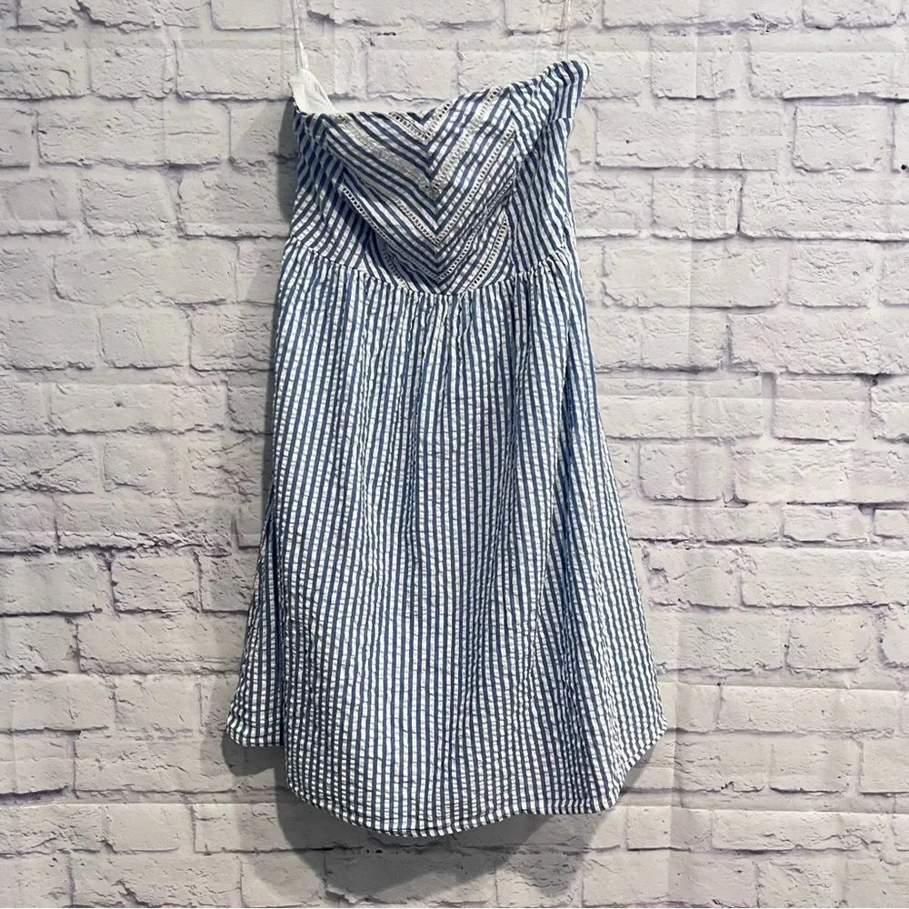 Old navy strapless blue and white striped‎ dress size 10